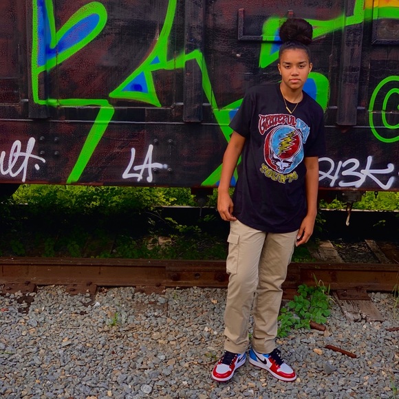 Meet your Posher, Lillian - Picture 2 of 2